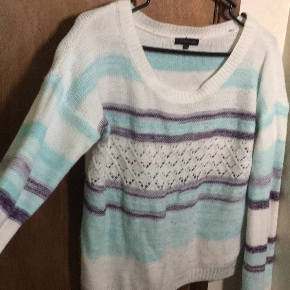 Light weight sweater